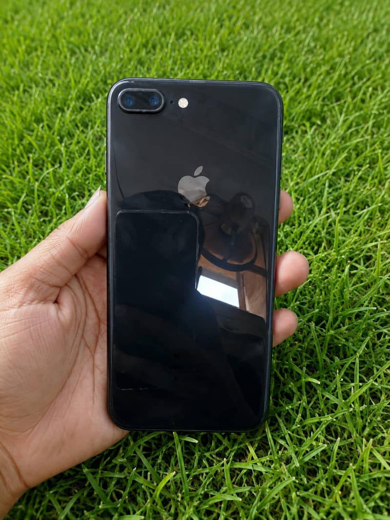 Apple iPhone 8 Plus 1