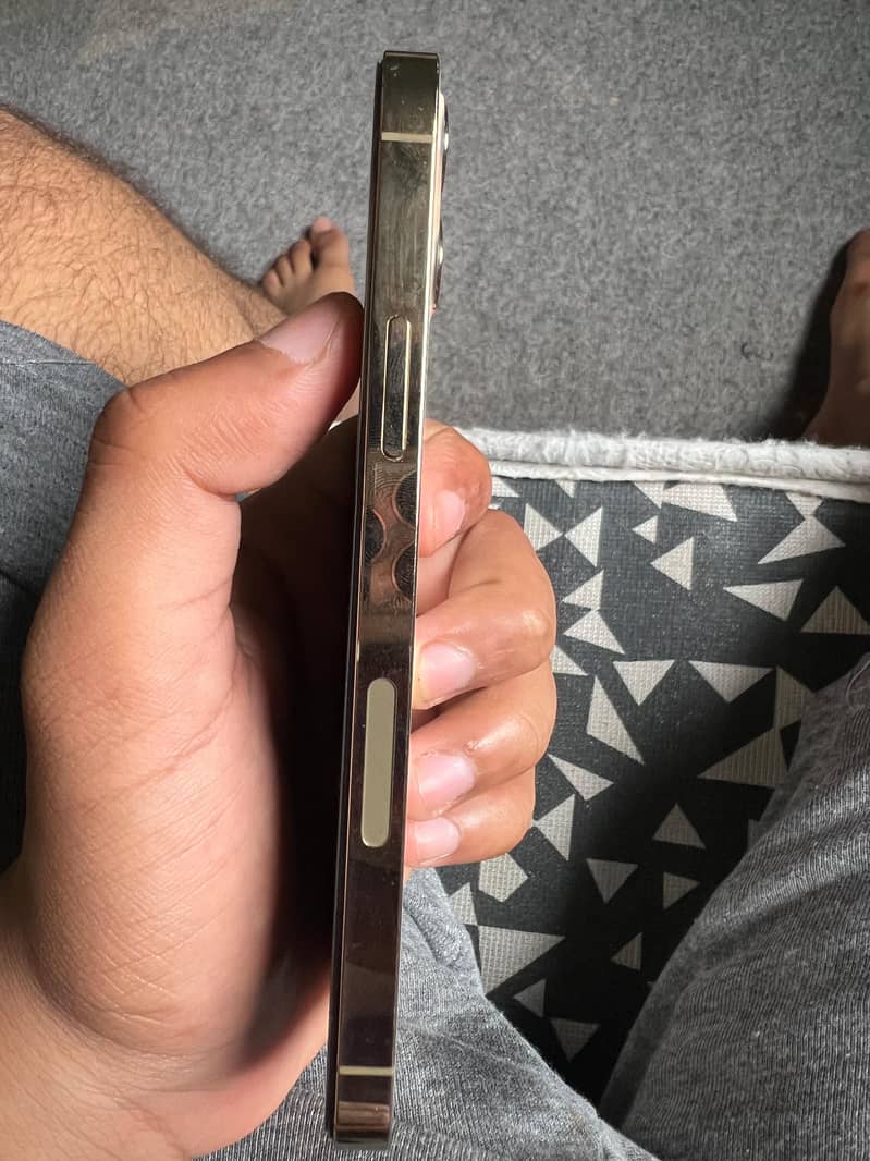 Apple iPhone 12 Pro 2