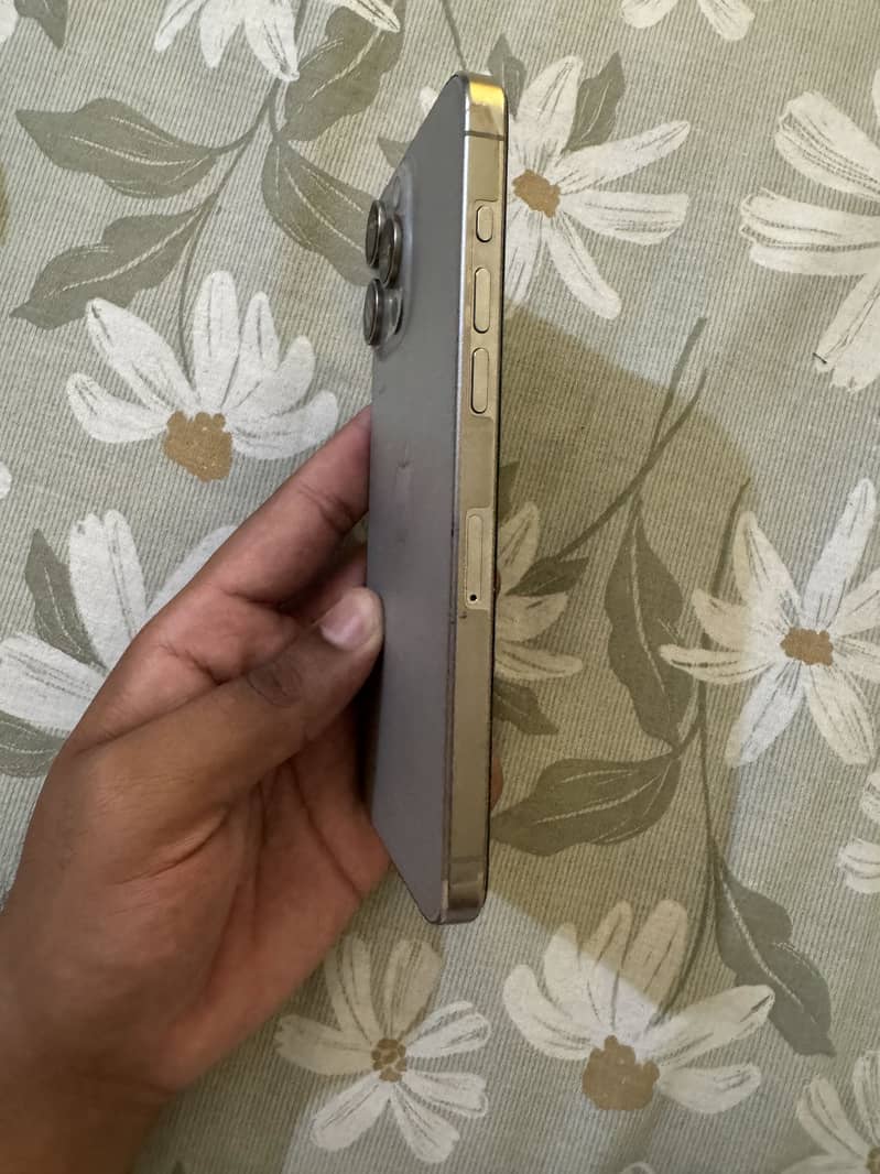 Apple iPhone 15 Pro Max 2