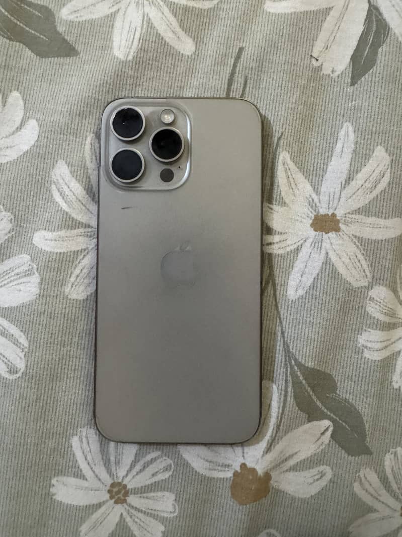 Apple iPhone 15 Pro Max 4