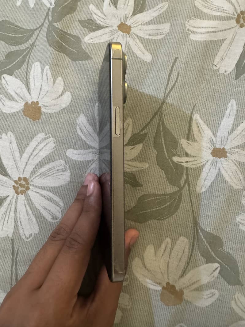 Apple iPhone 15 Pro Max 5