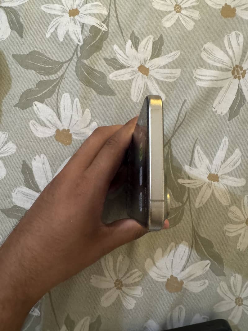Apple iPhone 15 Pro Max 6