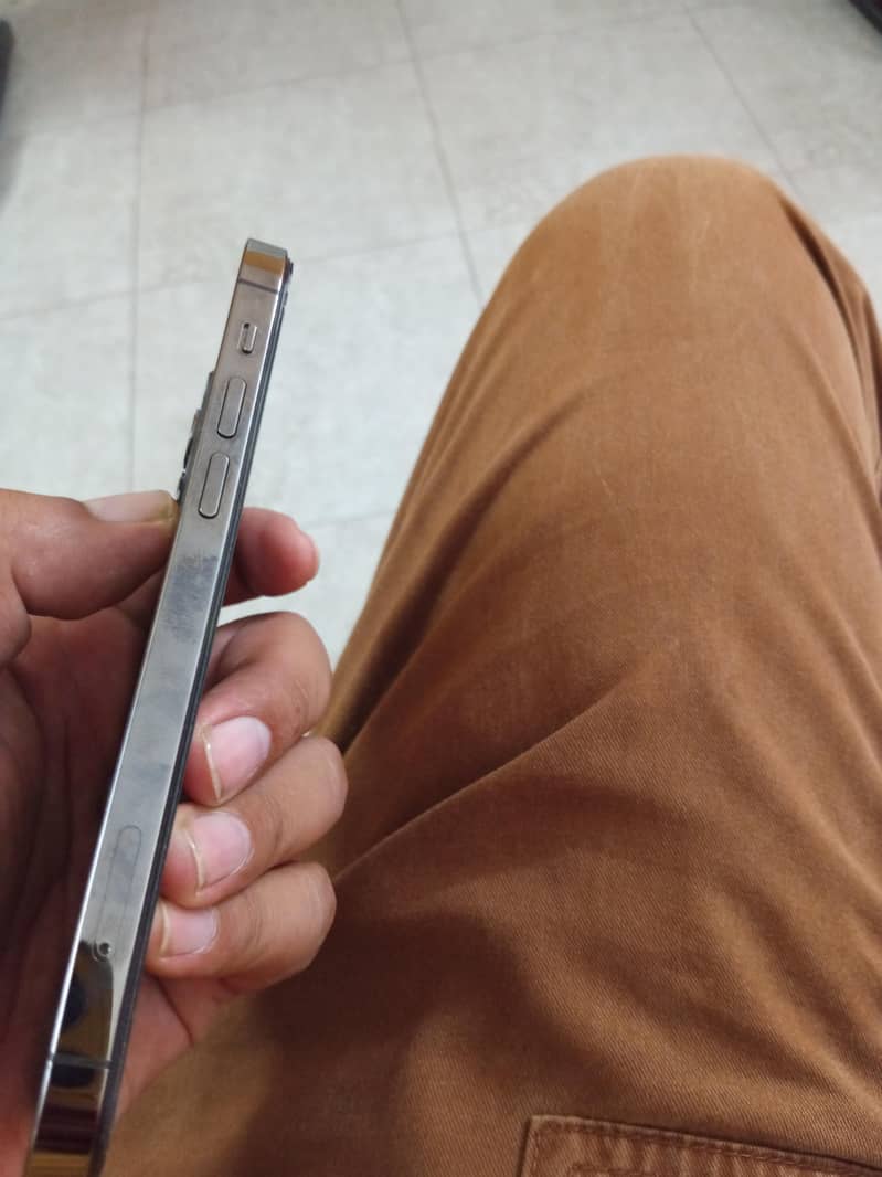 Apple iPhone 12 Pro 4