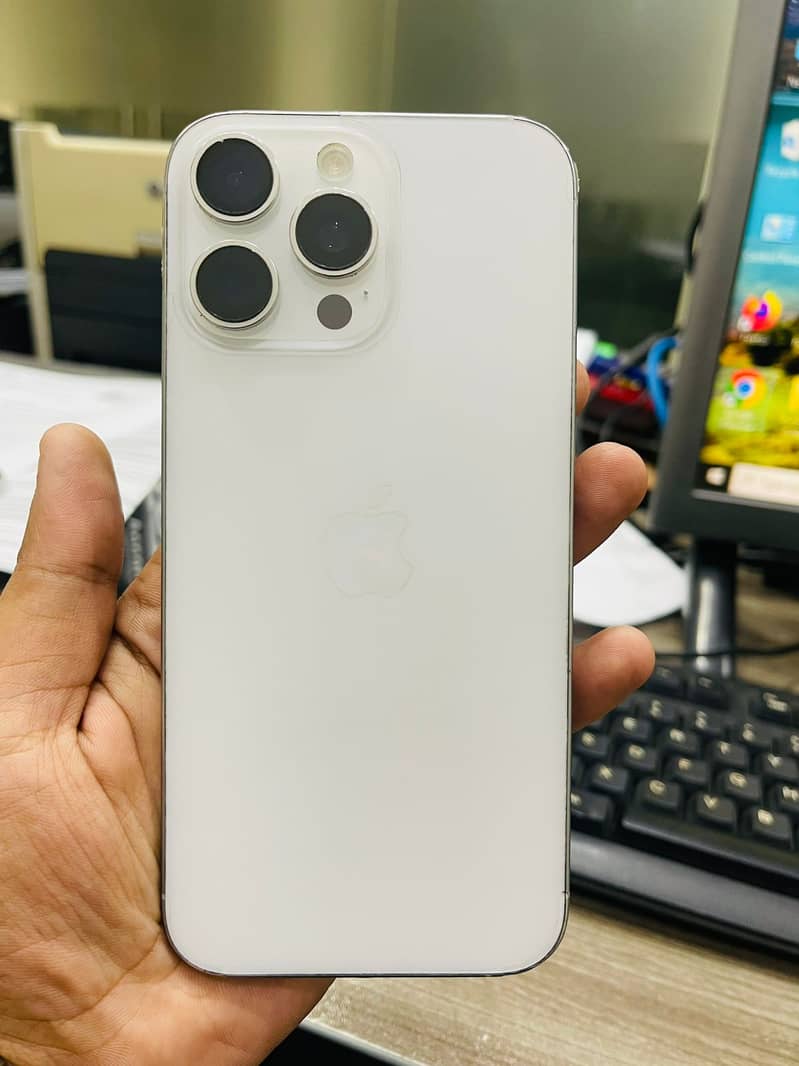 Apple iPhone 16 Pro Max 5