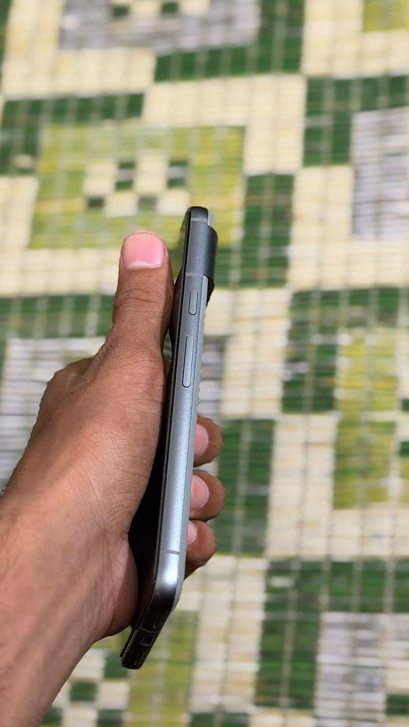Google Pixel 8 4