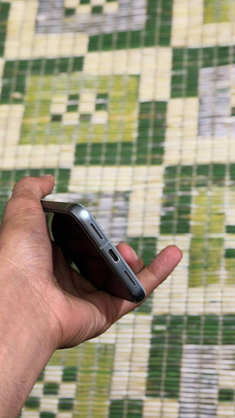 Google Pixel 8 5