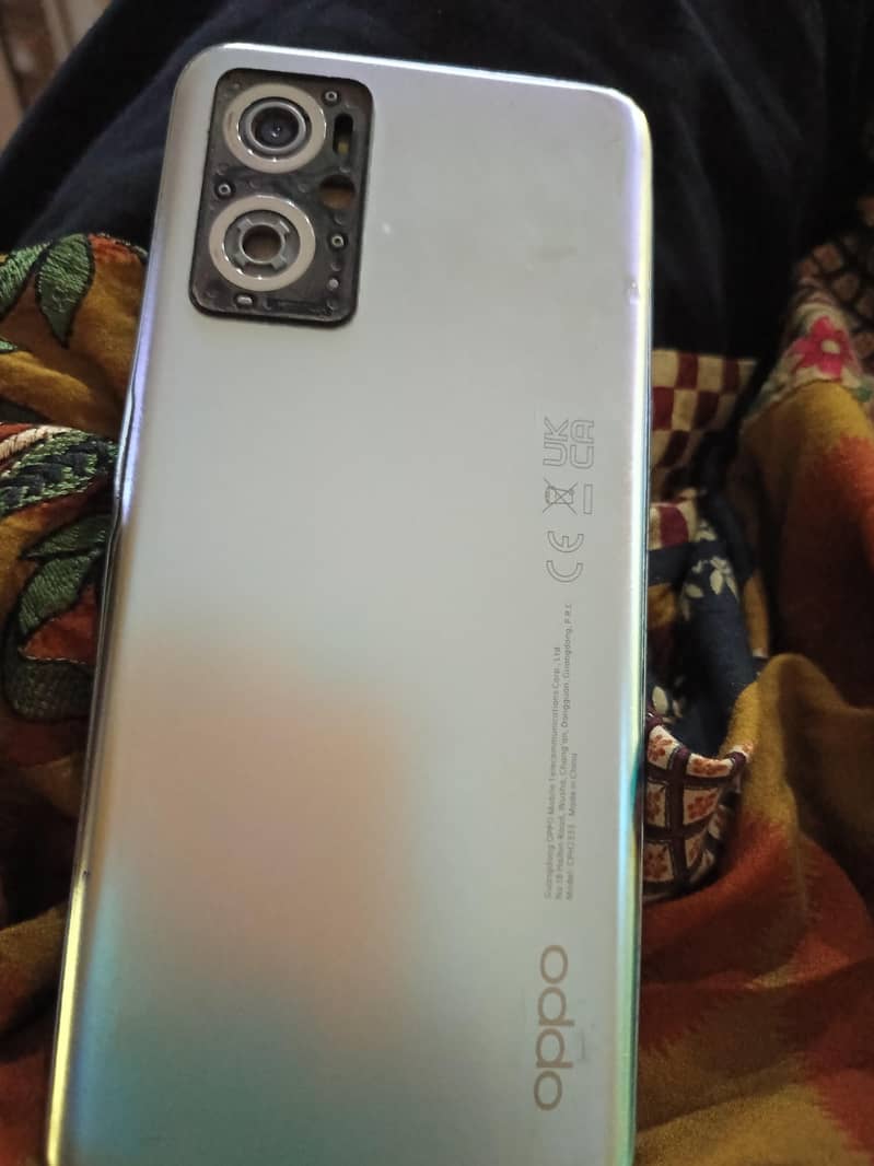 OPPO A76 1