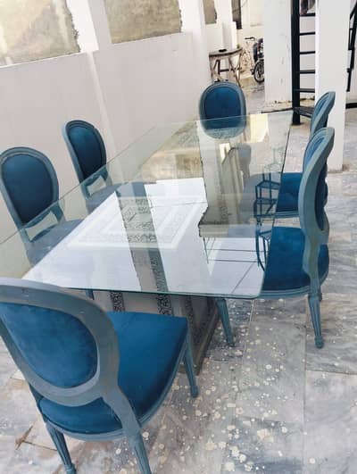 Immaculate condition complete dining table set