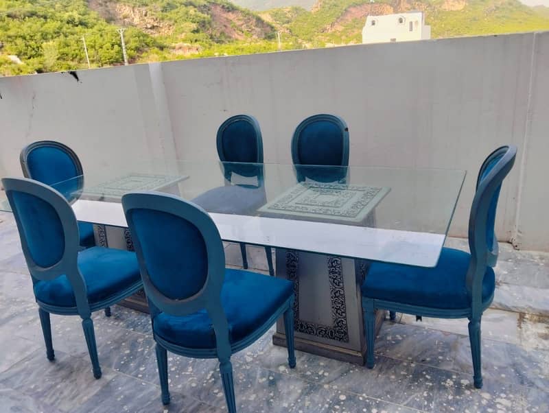 Immaculate condition complete dining table set 1