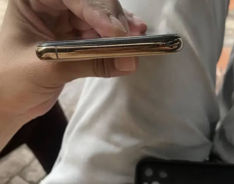 Apple iPhone 11 Pro 1