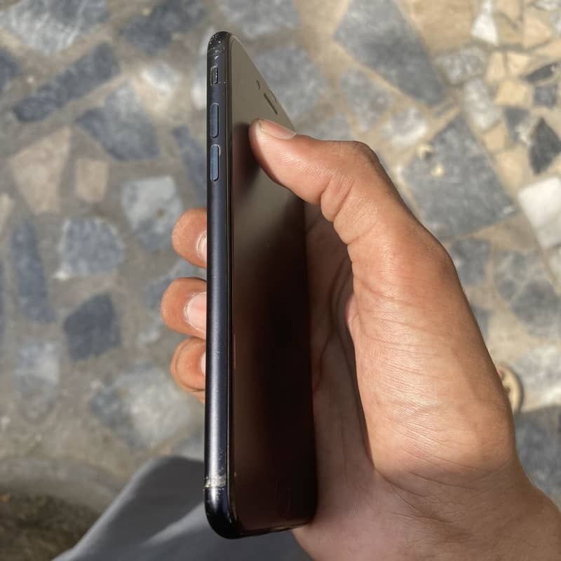 Apple iPhone SE 2 6