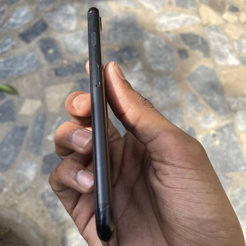 Apple iPhone SE 2 9