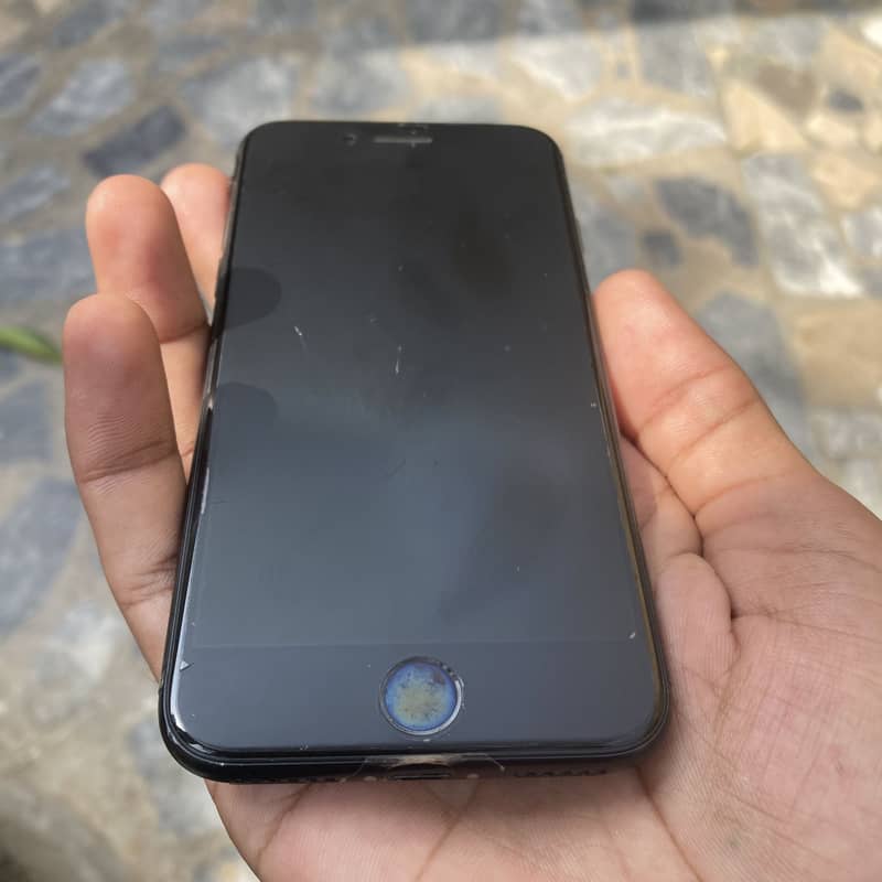 Apple iPhone SE 2 10