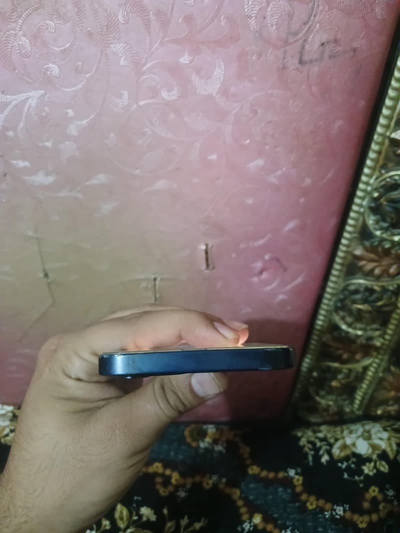 Apple iPhone 12 3