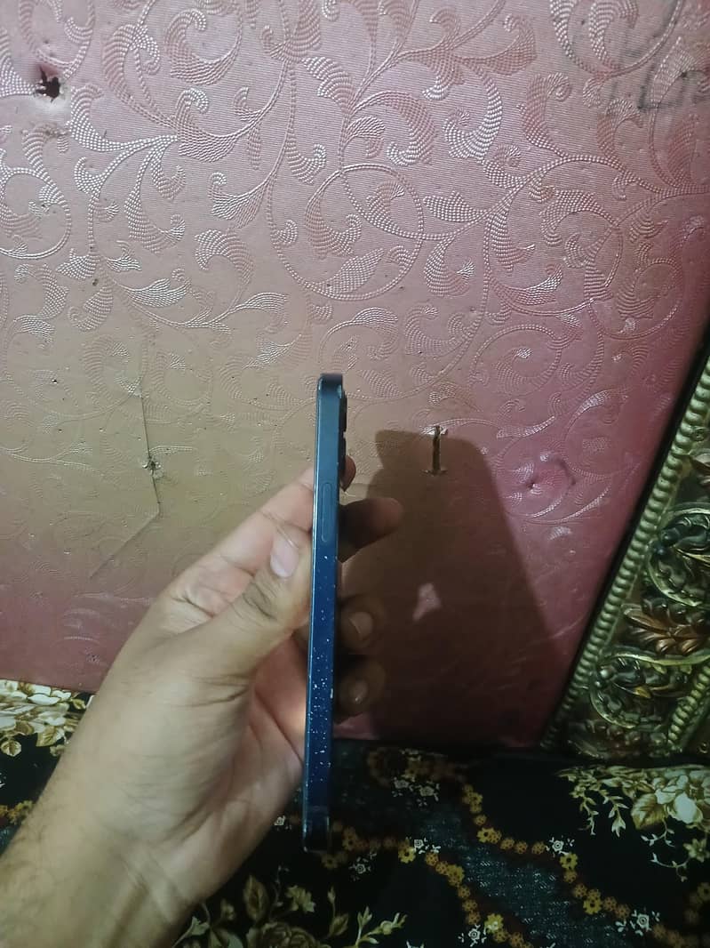 Apple iPhone 12 4