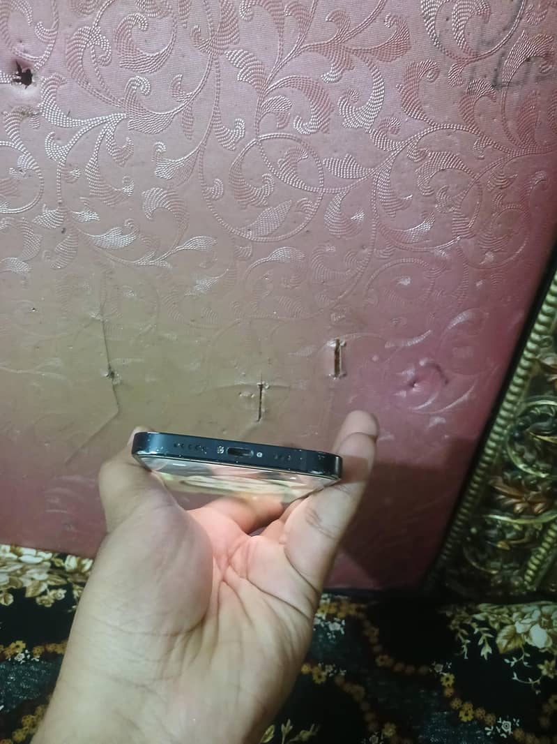 Apple iPhone 12 5