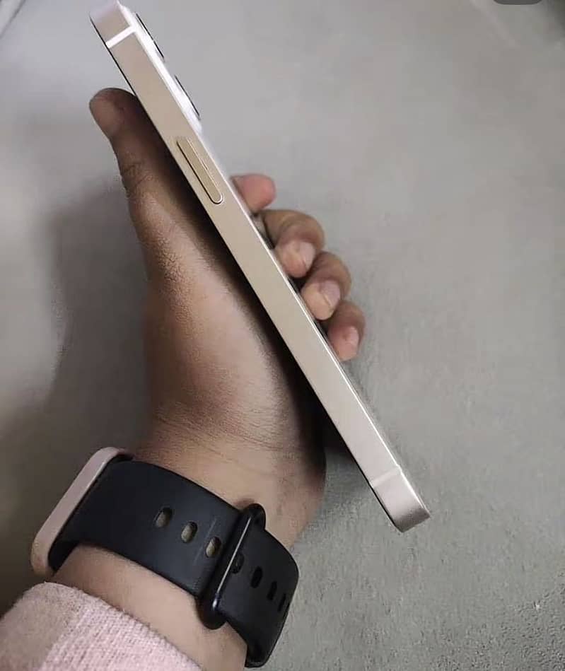 Apple iPhone 13 2