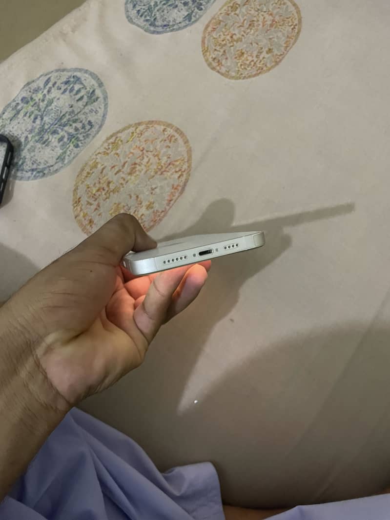 iPhone 14 Plus jv 1