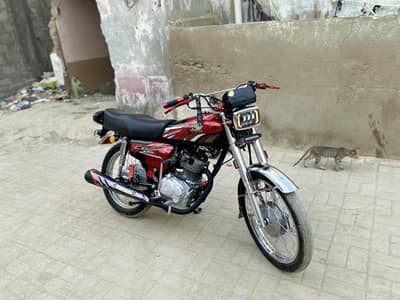 Honda 125 cg 2016 model Karachi number Whatsapp number 03254954686