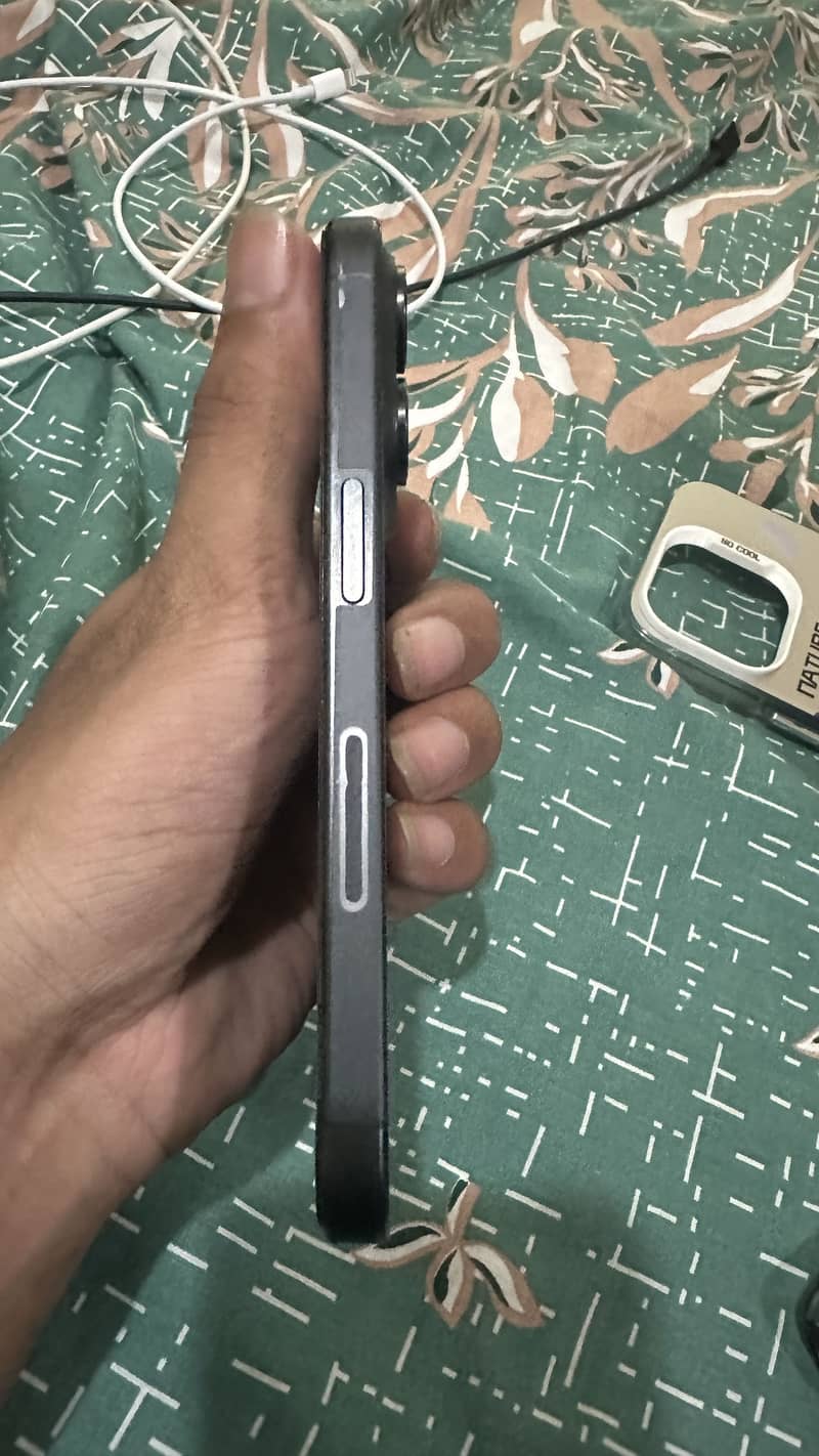 Apple iPhone 15 Pro 2