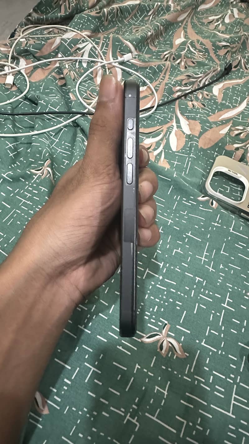 Apple iPhone 15 Pro 3