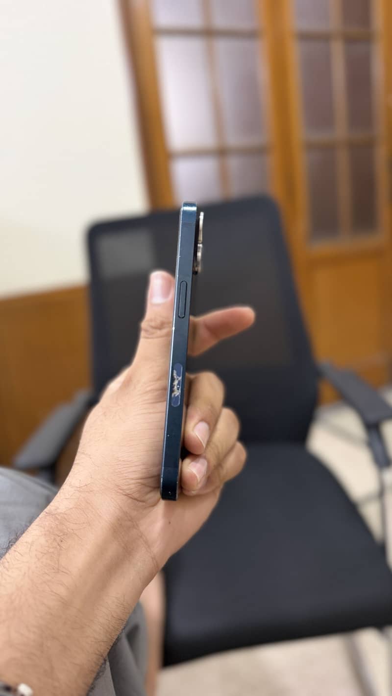 Apple iPhone 13 5