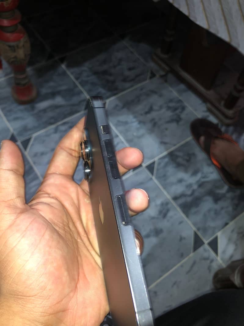 Apple iPhone 13 Pro 2