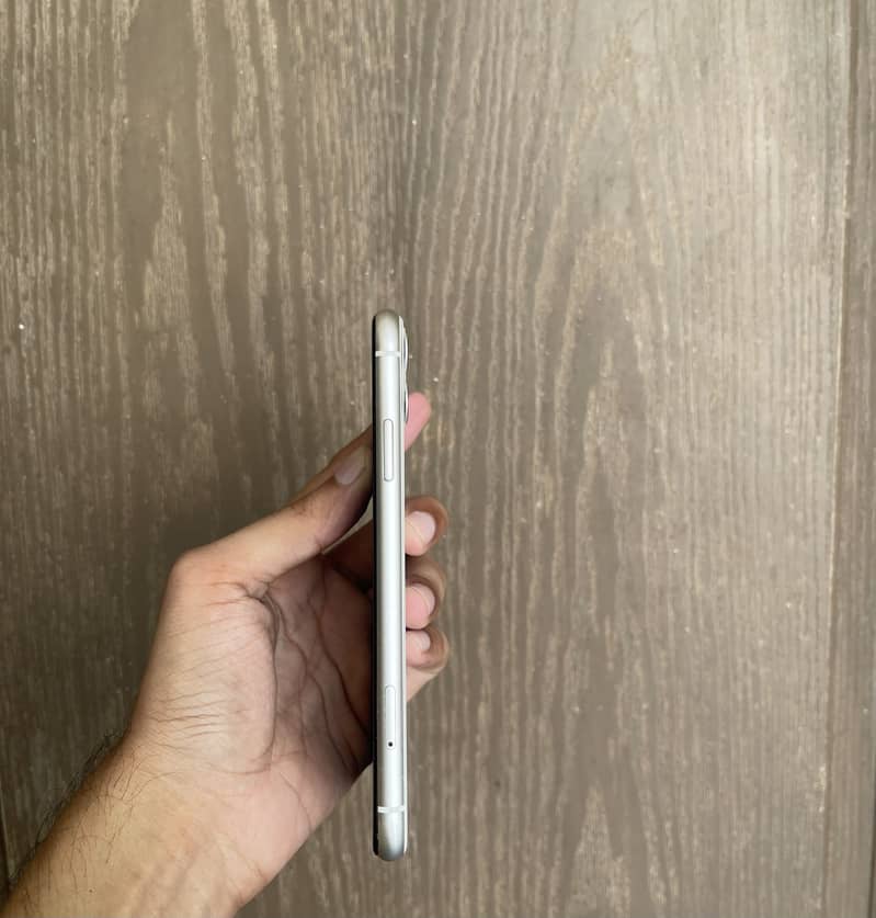 Apple iPhone 11 3