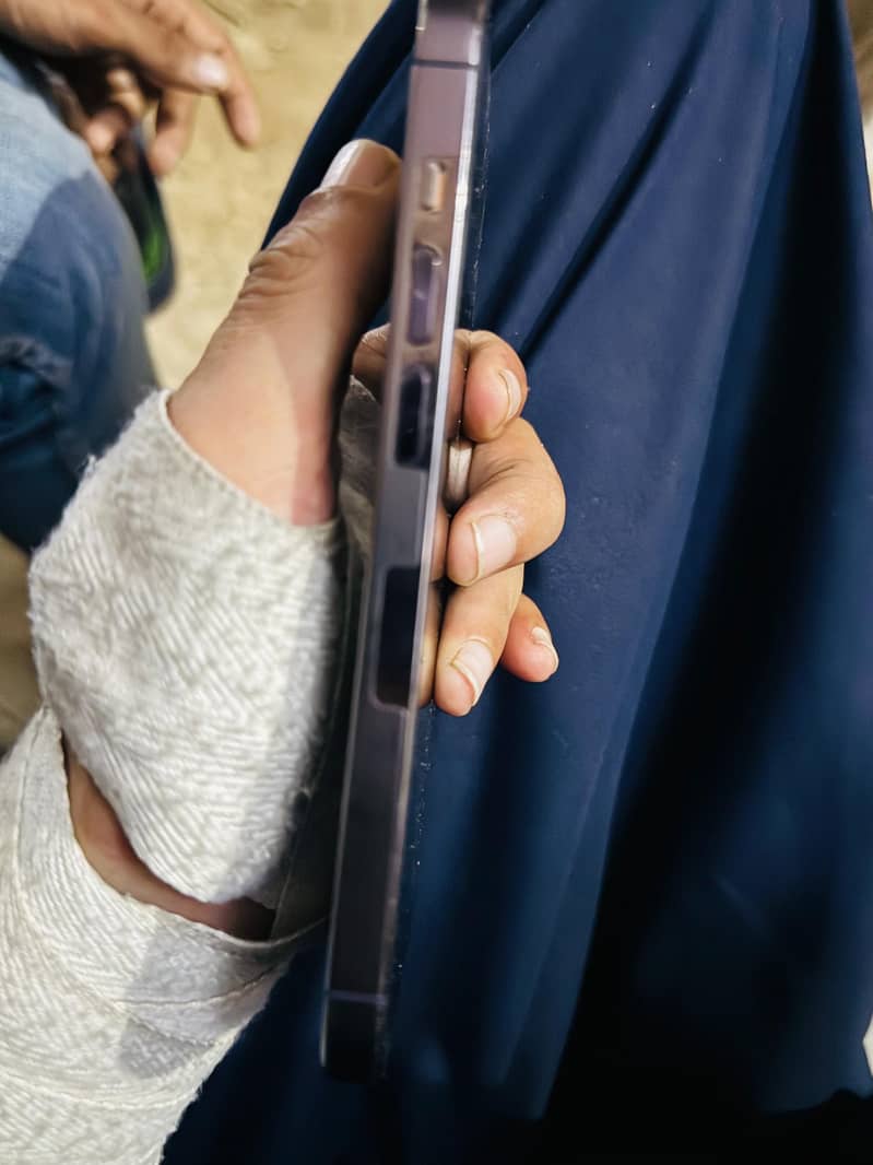 Apple iPhone 14 Pro 2
