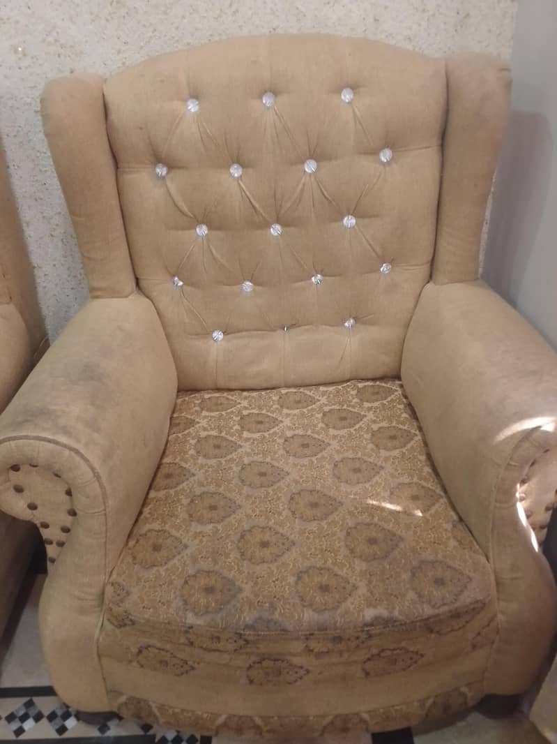 7 seeter sofa set good condition 1