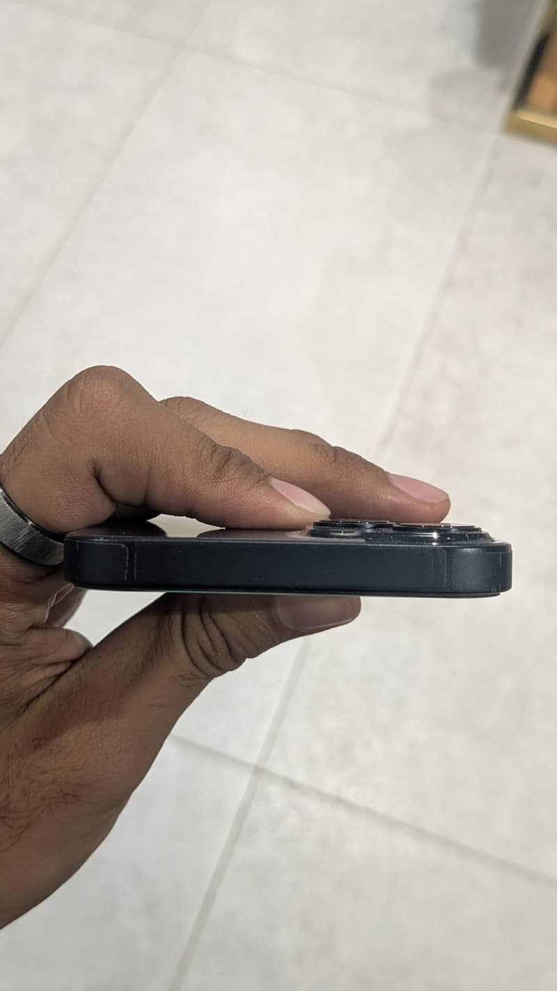 Apple iPhone 13 2
