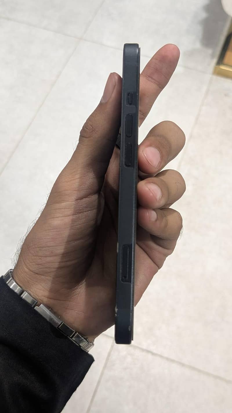 Apple iPhone 13 4
