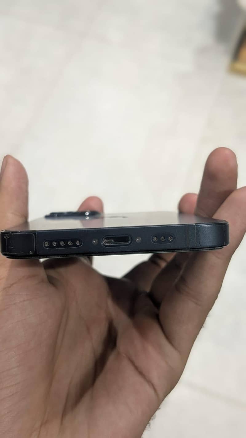 Apple iPhone 13 5