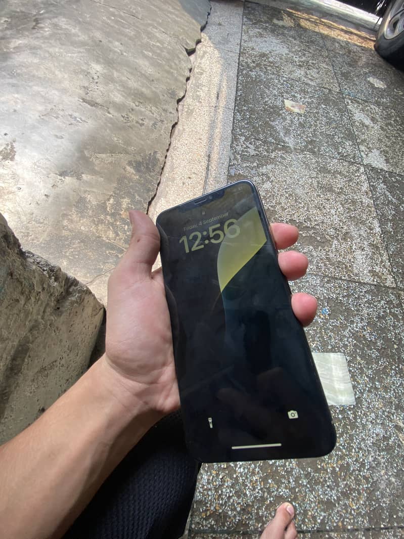 Apple iPhone XS Max 2