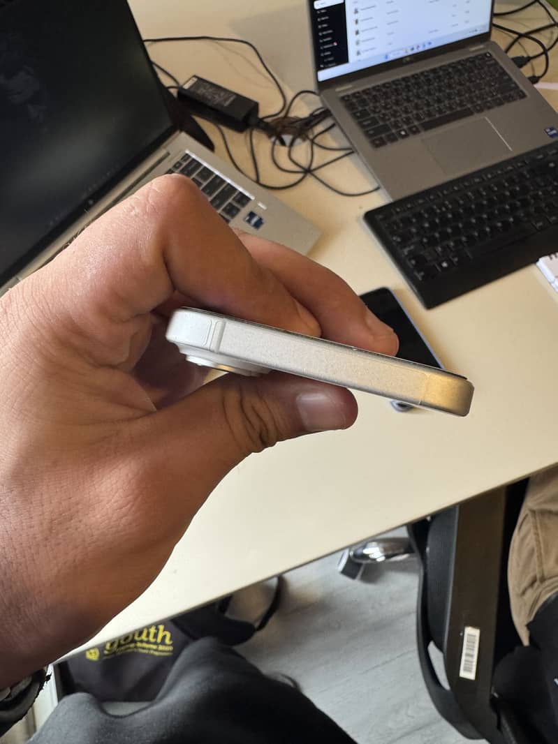 Apple iPhone 17 5