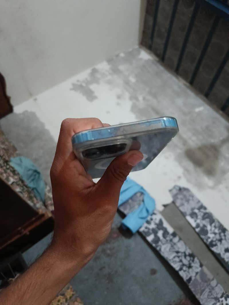 Apple iPhone 13 Pro Max 4