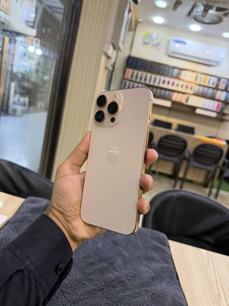 Apple iPhone 16 Pro Max 2