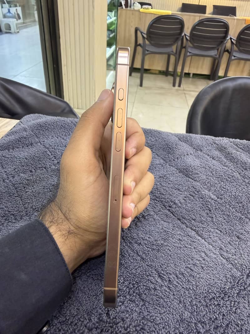Apple iPhone 16 Pro Max 3