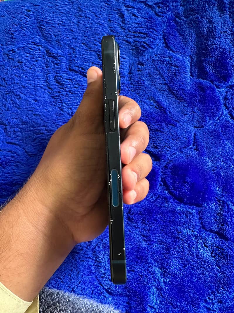 Apple iPhone 13 2