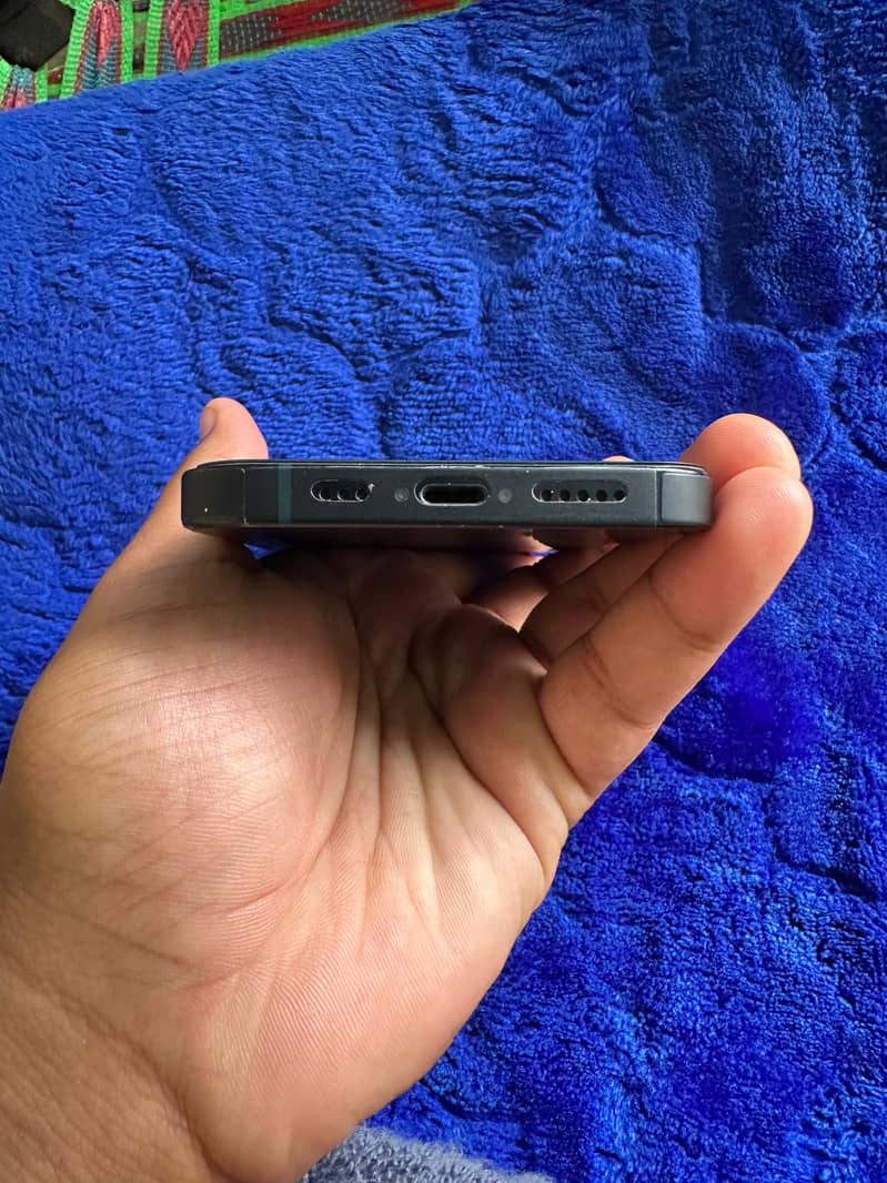 Apple iPhone 13 5