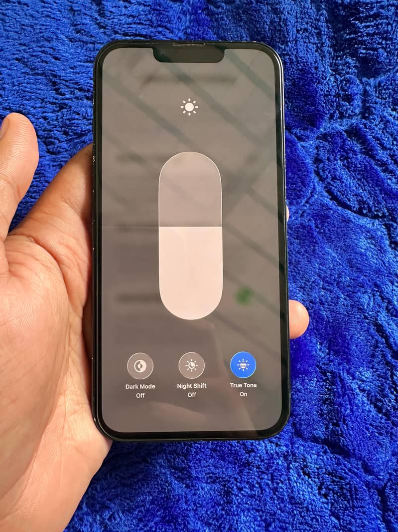 Apple iPhone 13 8