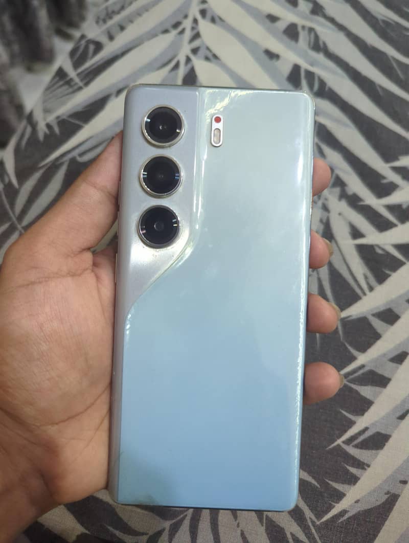 Tecno CAMON 40 Pro 0