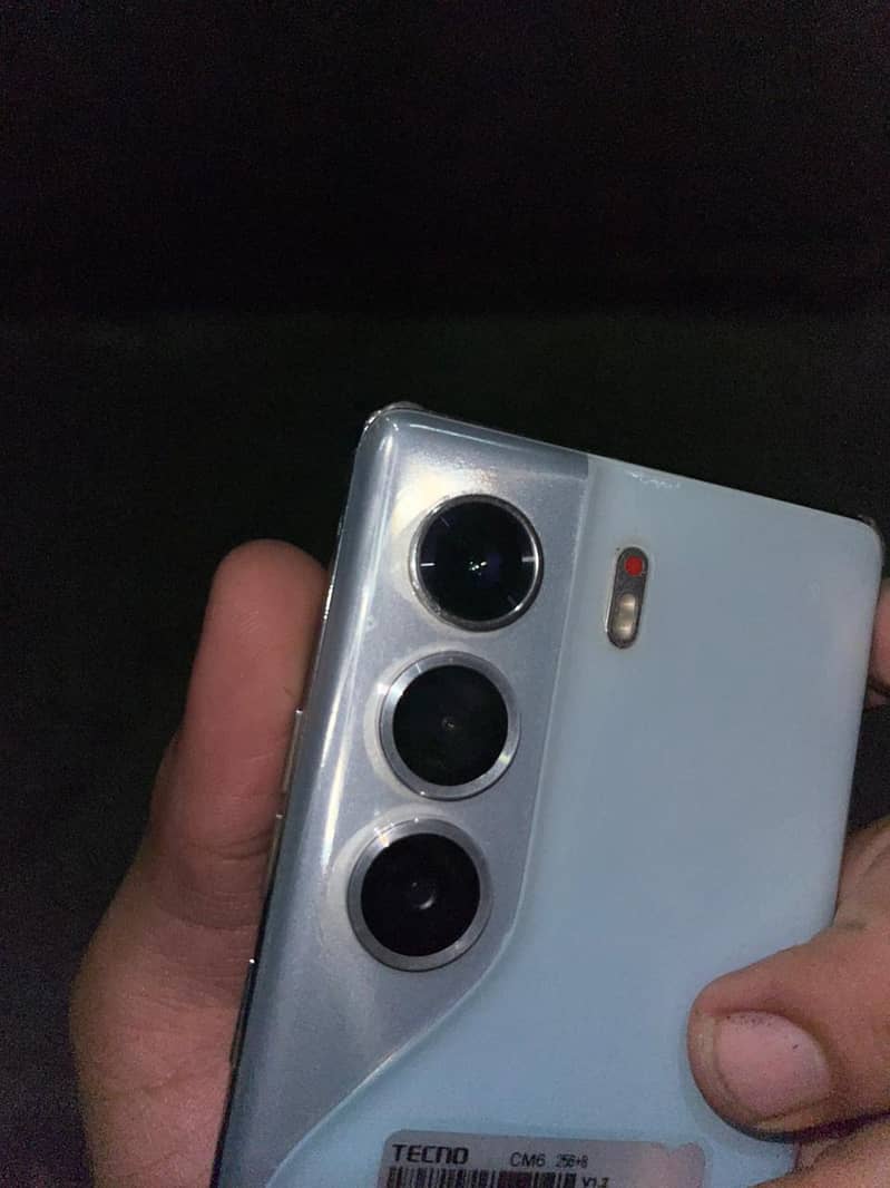 Tecno CAMON 40 Pro 1