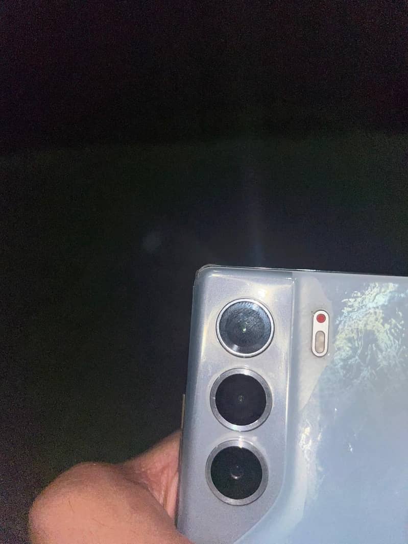 Tecno CAMON 40 Pro 4