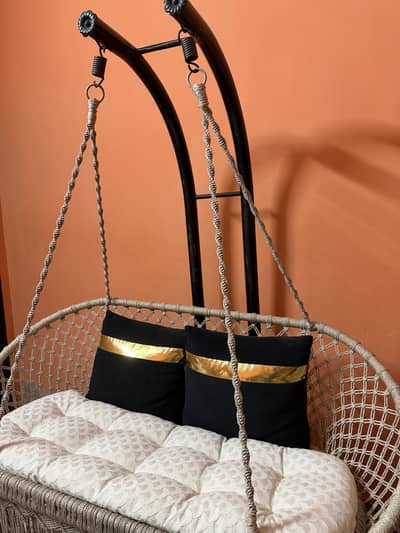 Beautiful swing set (Capacity: 90kg) alongwith Cushions