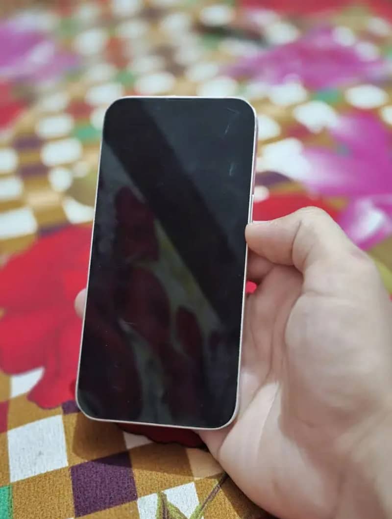 Apple iPhone 13 8