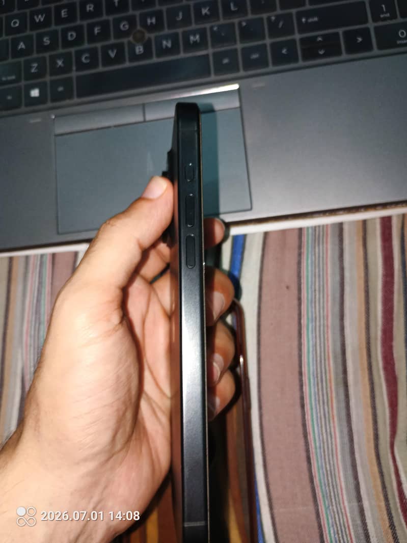 Apple iPhone 15 Pro Max 2