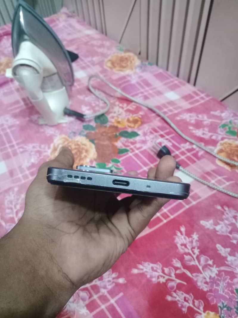 Realme C75 9