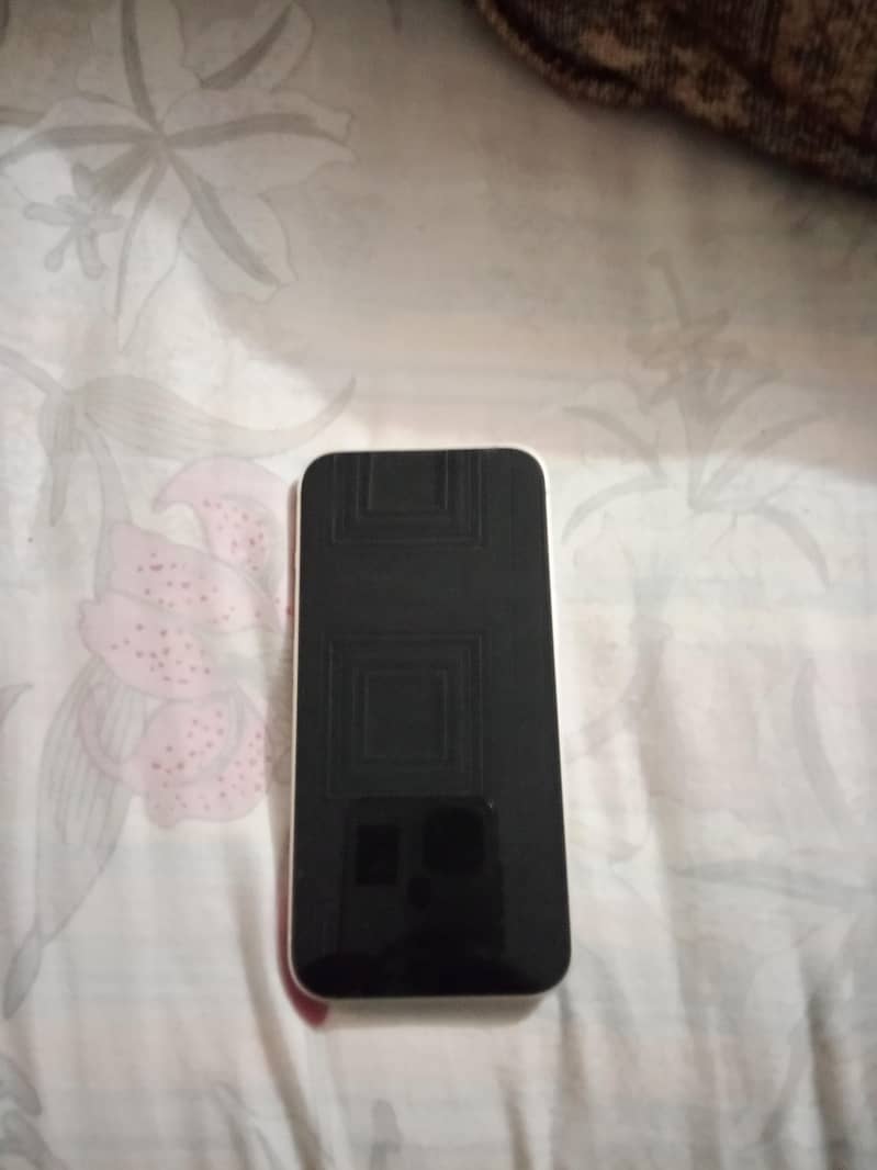 Apple iPhone 13 0
