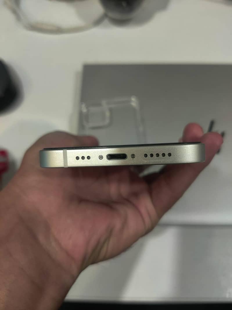Apple iPhone 13 5